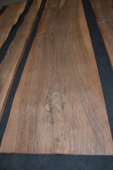 French Walnut Veneer moir&eacute; 270 x 58 cm | 0.8mm | 1,566m&sup2;