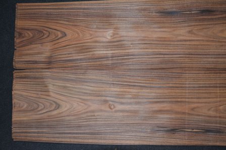 Santos Rosewood Veneer 216 x 27 cm | 0.6 mm | 0,5832m&sup2;