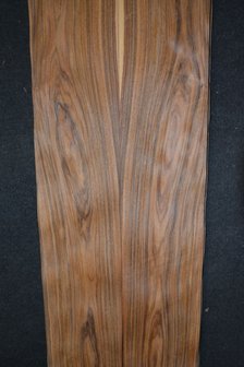 Santos Rosewood Veneer 298 x 19 cm | 0.6 mm | 0,5662m&sup2;