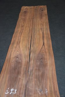 Santos Rosewood Veneer 214 x 26-29 cm | 0.6 mm | 0,5885m&sup2;