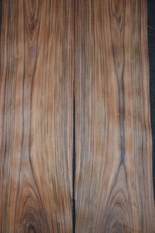 Santos Rosewood Veneer 214 x 26-29 cm | 0.6 mm | 0,5885m&sup2;