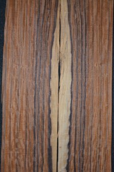 Santos Rosewood Veneer 232 x 11-14 cm | 0.6 mm | 0,29m&sup2;