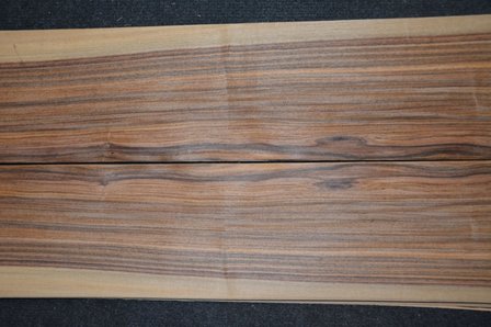 Santos Rosewood Veneer 302 x 14-16 cm | 0.6 mm | 0,453m&sup2;
