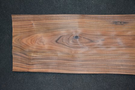 Santos Rosewood Veneer 213 x 25-29 cm | 0.6 mm | 0,5751m&sup2;