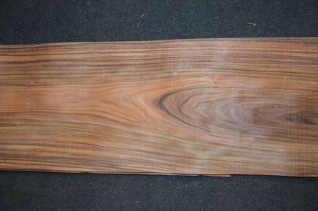 Santos Rosewood Veneer 213 x 25-29 cm | 0.6 mm | 0,5751m&sup2;