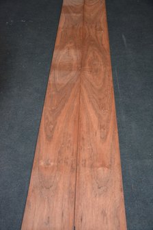 Afrikaans Rosewood Veneer 250 x 22 cm | 0.6 mm | 0,55m&sup2;