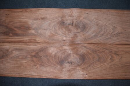 Afrikaans Rosewood Veneer 255 x 30 cm | 0.6 mm | 0,765m&sup2;