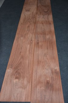 Afrikaans Rosewood Veneer 200 x 27 cm | 0.6 mm | 0,54m&sup2;