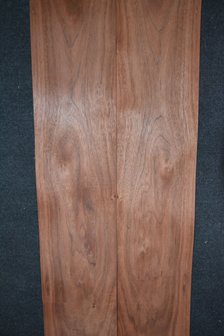 Afrikaans Rosewood Veneer 135 x 19 cm | 0.6 mm | 0,2565m&sup2;