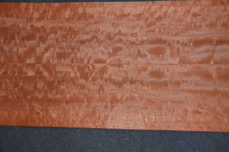 Makore Veneer 213 x 23 cm | 0.6mm | 0,49m&sup2;