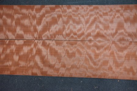 Makore Veneer 223 x 25-27 cm | 0.6mm | 0,58m&sup2;