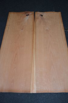 Cherry Veneer 94 x 32 cm | 0.6mm | 0,3m&sup2;
