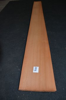 Oregon Pine Veneer 215 x 19-24 cm | 0.6 mm | 0,48m&sup2;