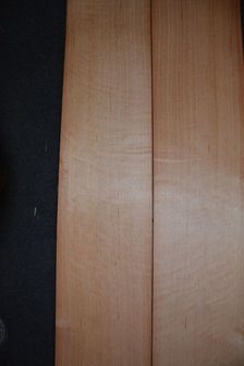 Oregon Pine Veneer 215 x 19-24 cm | 0.6 mm | 0,48m&sup2;
