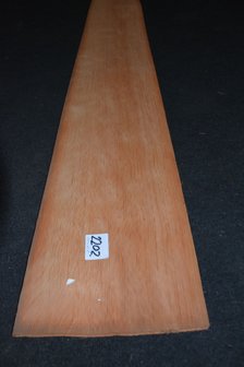 Oregon Pine Veneer 235 x 25-26 cm | 0.6 mm | 0,6m&sup2;