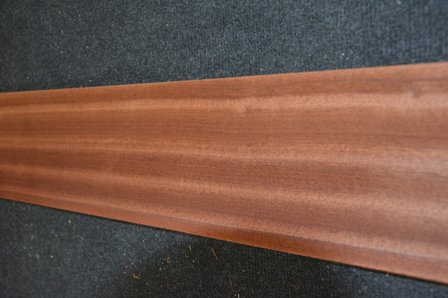 Sipo Mahogany Veneer 225 x 15 cm | 0.6mm | 0,3375