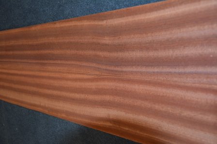Sipo Mahogany Veneer 225 x 15 cm | 0.6mm | 0,3375