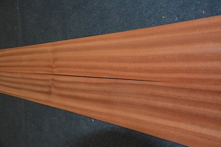 Sipo Mahogany Veneer 225 x 15 cm | 0.6mm | 0,3375