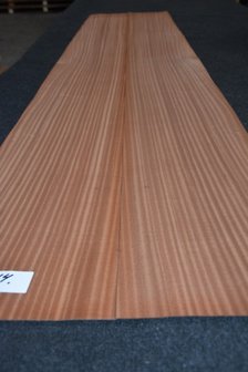Sapelli Mahogany Veneer 221 x 24-26 cm | 0.6mm | 0,553m&sup2;