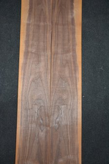 American Walnut Veneer 435 x 17-21 cm | 0.6mm | 0,827m&sup2;