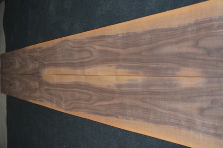 American Walnut Veneer 435 x 23-26 cm | 0.6mm | 1,065m&sup2;