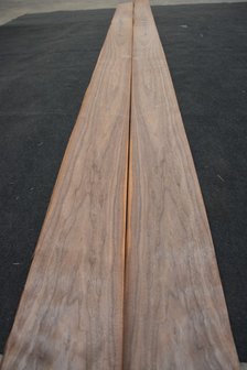 American Walnut Veneer 440 x 20 cm | 0.6mm | 0,880m&sup2;