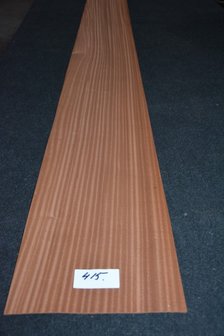 Sapelli Mahogany Veneer 221 x 25-28 cm | 0.6mm | 0,586m&sup2;