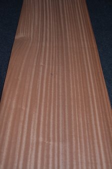 Sapelli Mahogany Veneer 221 x 25-28 cm | 0.6mm | 0,586m&sup2;