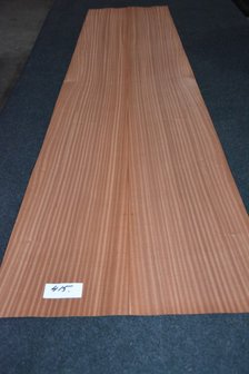 Sapelli Mahogany Veneer 221 x 25-28 cm | 0.6mm | 0,586m&sup2;