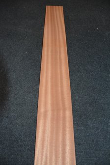 Sipo Mahogany Veneer 225 x 10-11 cm | 0.6mm | 0,261m&sup2;