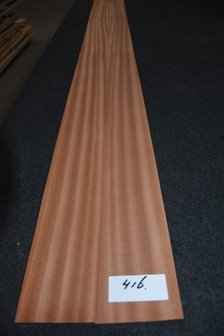 Sipo Mahogany Veneer 225 x 10-11 cm | 0.6mm | 0,261m&sup2;