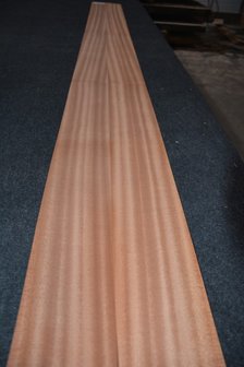 Sipo Mahogany Veneer 225 x 10-11 cm | 0.6mm | 0,261m&sup2;