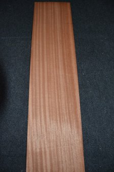 Sipo Mahogany Veneer 204 x 17-22 cm | 0.6mm | 0,398m&sup2;