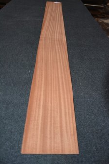 Sipo Mahogany Veneer 204 x 17-22 cm | 0.6mm | 0,398m&sup2;