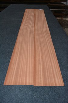 Sipo Mahogany Veneer 204 x 17-22 cm | 0.6mm | 0,398m&sup2;