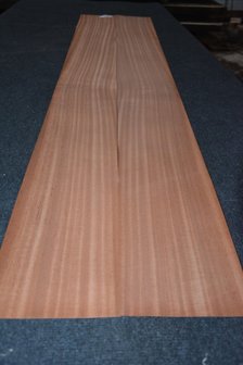 Sipo Mahogany Veneer 204 x 17-22 cm | 0.6mm | 0,398m&sup2;