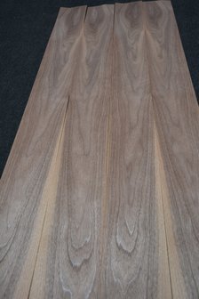 American Walnut Veneer 114 x 11-12 cm | 0.6mm | 0,131m&sup2;