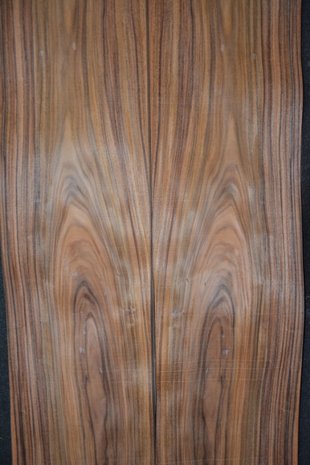 Santos Rosewood Veneer 213 x 24-27 cm | 0.6 mm | 0,543m²