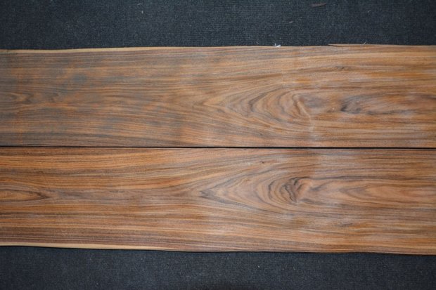 Santos Rosewood Veneer 298 x 19 cm | 0.6 mm | 0,5662m²