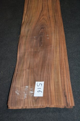 Santos Rosewood Veneer 214 x 26-29 cm | 0.6 mm | 0,5885m²