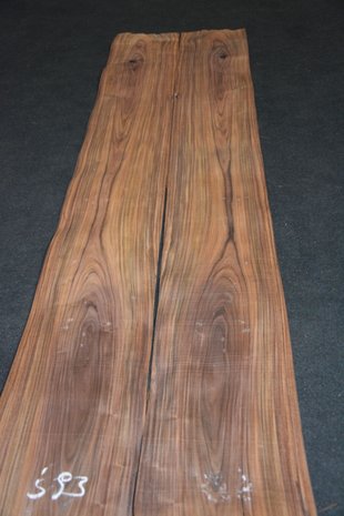 Santos Rosewood Veneer 214 x 26-29 cm | 0.6 mm | 0,5885m²