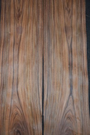 Santos Rosewood Veneer 214 x 26-29 cm | 0.6 mm | 0,5885m²