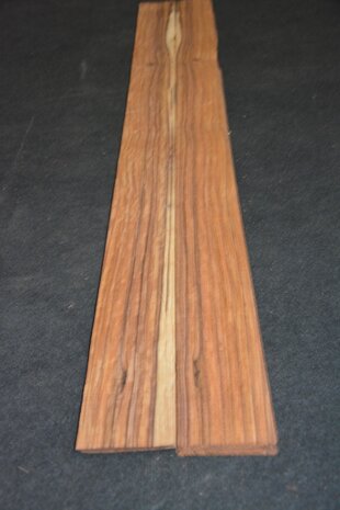 Santos Rosewood Veneer 232 x 11-14 cm | 0.6 mm | 0,29m²
