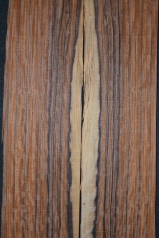 Santos Rosewood Veneer 232 x 11-14 cm | 0.6 mm | 0,29m²