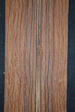 Santos Rosewood Veneer 232 x 11-14 cm | 0.6 mm | 0,29m²