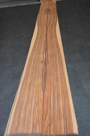 Santos Rosewood Veneer 302 x 14-16 cm | 0.6 mm | 0,453m²