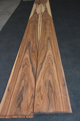 Swietenia Mahogany Veneer 242 x 49-55 cm | 0.6mm | 1,256m2