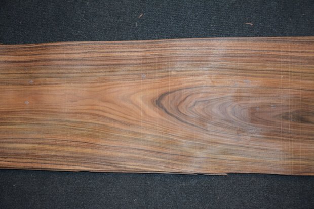 Santos Rosewood Veneer 213 x 25-29 cm | 0.6 mm | 0,5751m²
