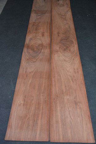 Afrikaans Rosewood Veneer 250 x 33 cm | 0.6 mm | 0,825m²