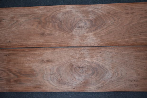 Afrikaans Rosewood Veneer 250 x 33 cm | 0.6 mm | 0,825m²